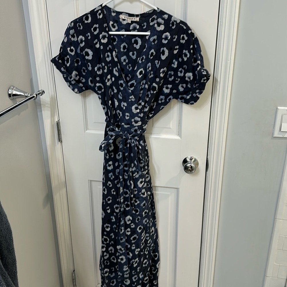 Xirena cotton wrap dress. Size small. Navy print.